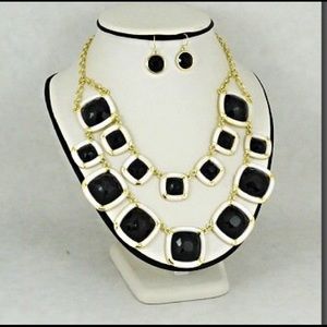 Black & White Color Block Necklace w/Earrings